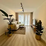 Garden Apartment, 5 Minutes To Maggiore, Near Locarno, Private Parking Lot Minusio