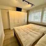 Garden Apartment, 5 Minutes To Maggiore, Near Locarno, Private Parking Lot Apartament Minusio