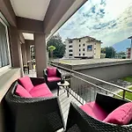Garden Apartment, 5 Minutes To Maggiore, Near Locarno, Private Parking Lot Minusio