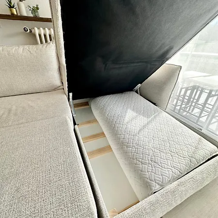 Garden Apartment, 5 Minutes To Maggiore, Near Locarno, Private Parking Lot Appartement *