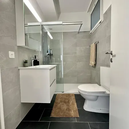 Garden Apartment, 5 Minutes To Maggiore, Near Locarno, Private Parking Lot Appartement Minusio