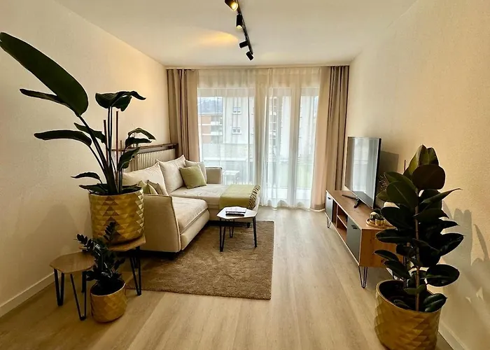 Garden Apartment, 5 Minutes To Maggiore, Near Locarno, Private Parking Lot Minusio