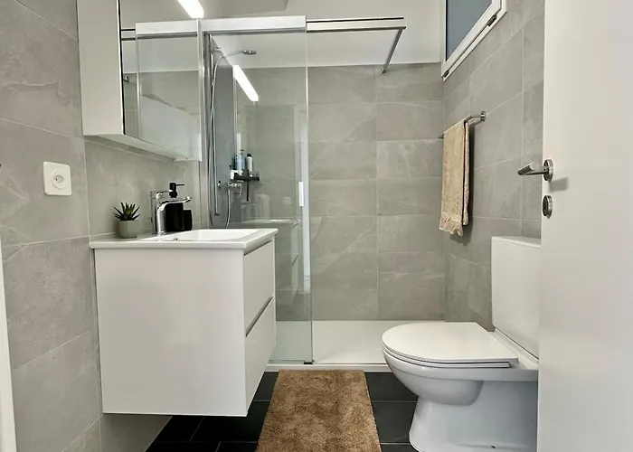 Garden Apartment, 5 Minutes To Maggiore, Near Locarno, Private Parking Lot Appartamento Minusio