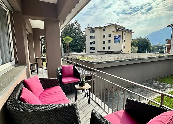 Garden Apartment, 5 Minutes To Maggiore, Near Locarno, Private Parking Lot Minusio