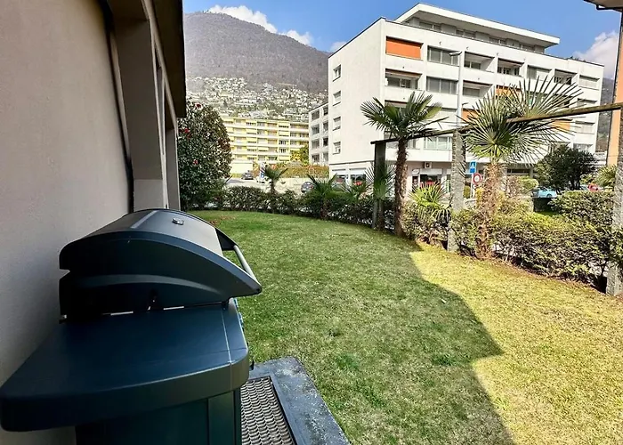 Garden Apartment, 5 Minutes To Maggiore, Near Locarno, Private Parking Lot Appartamento *