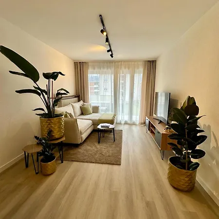 Garden Apartment, 5 Minutes To Maggiore, Near Locarno, Private Parking Lot Minusio