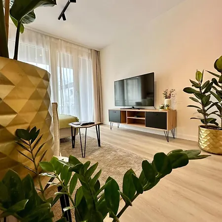 Garden Apartment, 5 Minutes To Maggiore, Near Locarno, Private Parking Lot